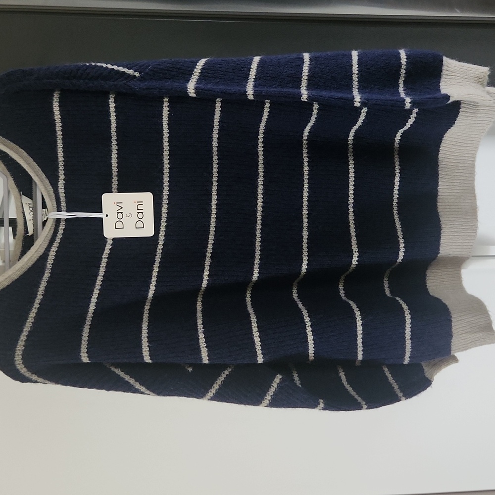Davi & Dani Crew Neck Knit Sweater